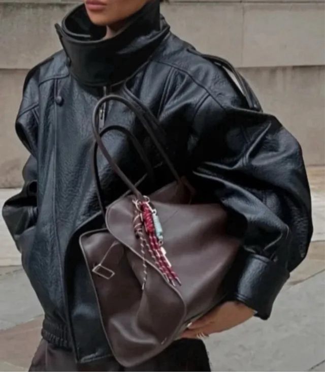 Cazadora efecto piel Zara viral