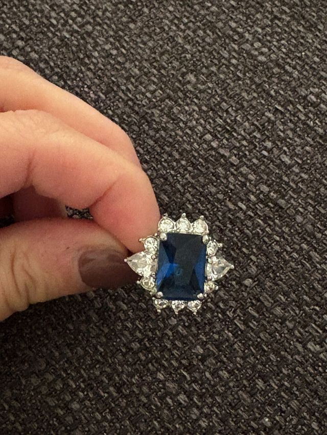 Anello stile Liz Taylor blu e argento