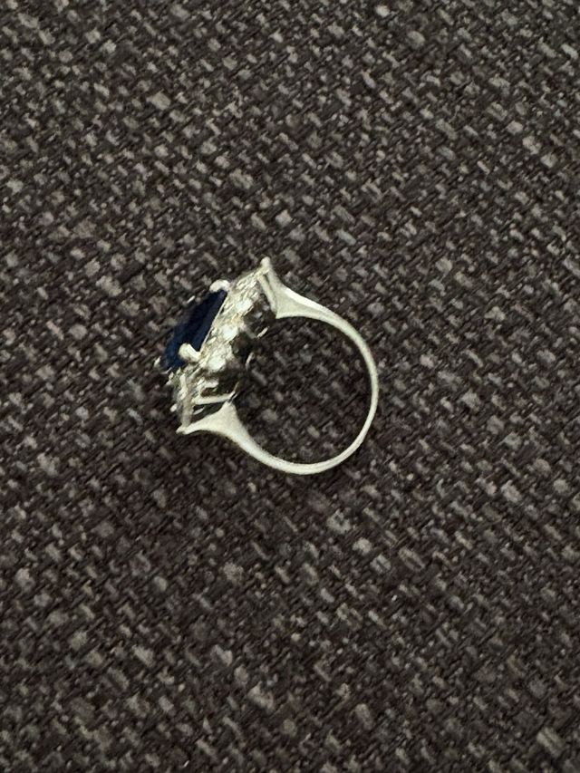 Anello stile Liz Taylor blu e argento