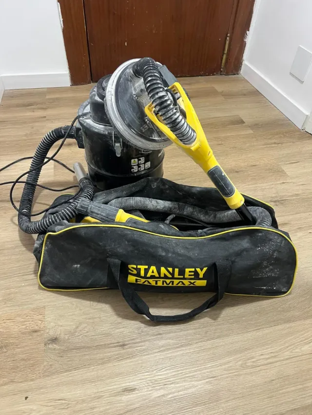 Lijadora Girafa Stanley con Aspirador Stayer