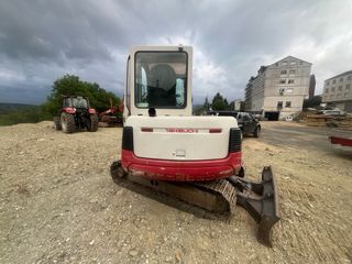 Retroexcavadora Takeuchi TB145