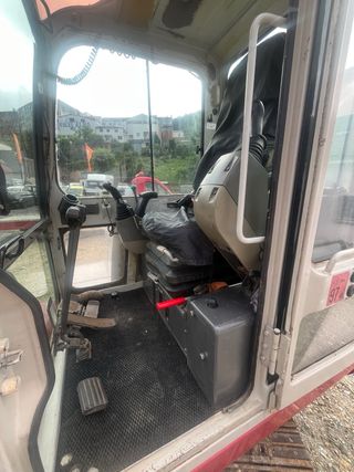 Retroexcavadora Takeuchi TB145