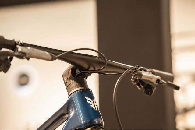 Berria Mako Flight Attendant