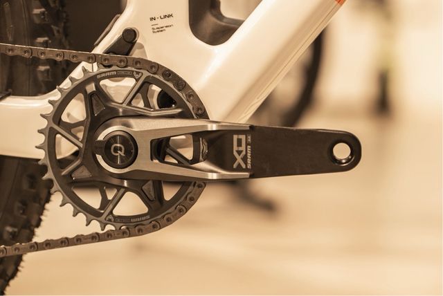 Berria Mako Flight Attendant