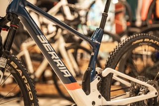 Berria Mako Flight Attendant