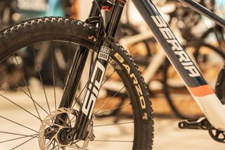 Berria Mako Flight Attendant