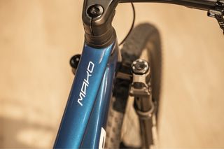 Berria Mako Flight Attendant