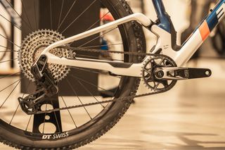 Berria Mako Flight Attendant