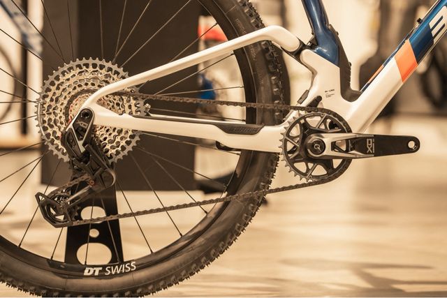 Berria Mako Flight Attendant