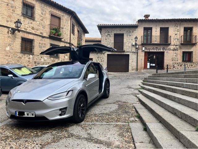 Tesla Longe range 2019