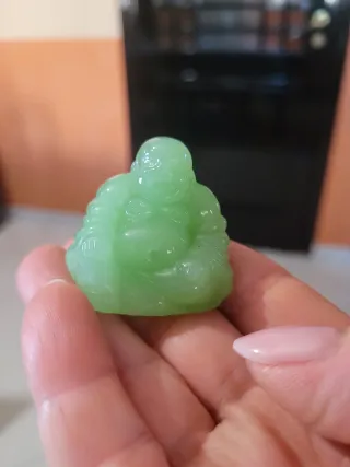 Statuina Buddha in Giada Verde