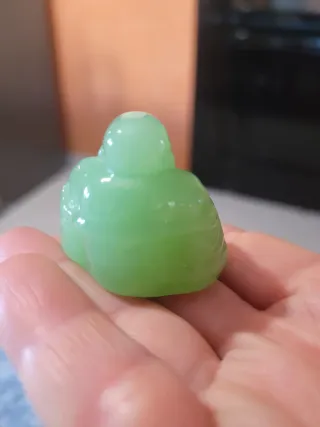 Statuina Buddha in Giada Verde