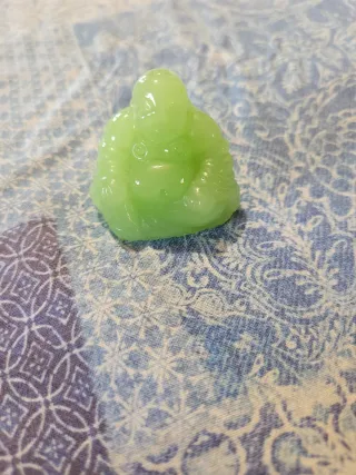 Statuina Buddha in Giada Verde