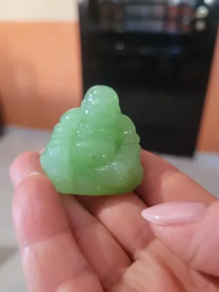 Statuina Buddha in Giada Verde