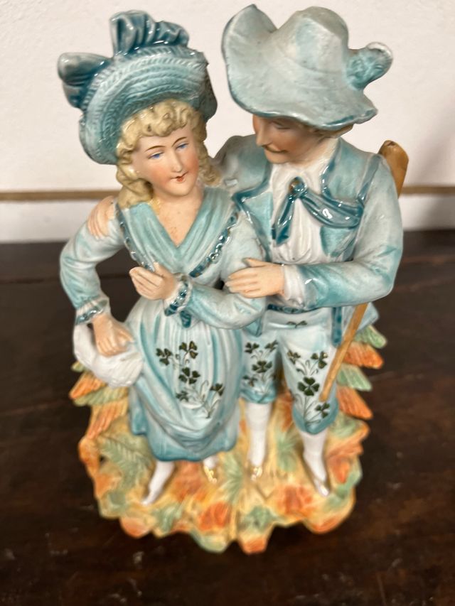 Figura de porcelana antigua pareja