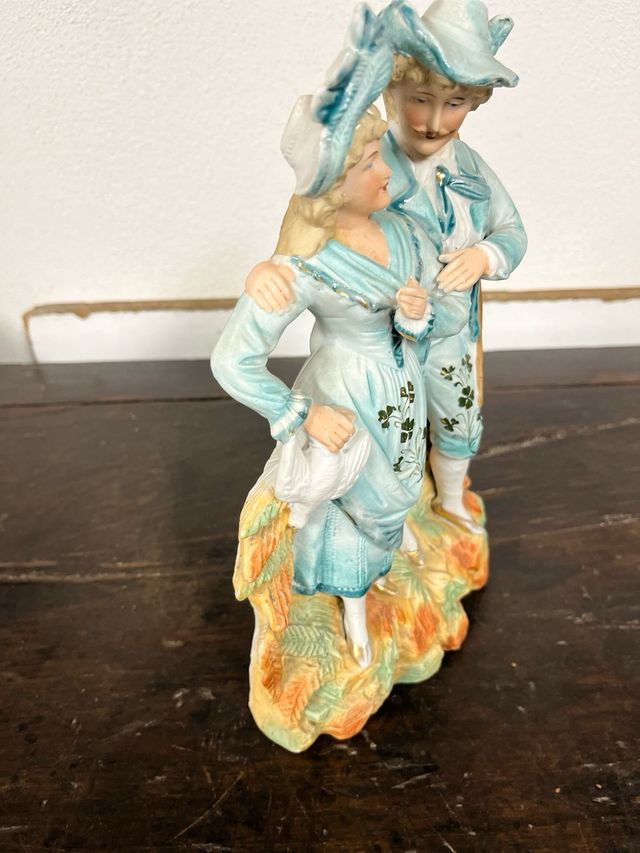 Figura de porcelana antigua pareja