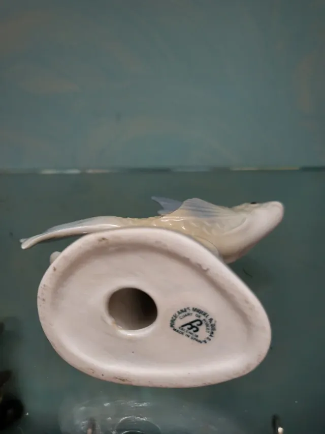 Figura de pez de cerámica