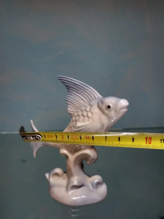 Figura de pez de cerámica