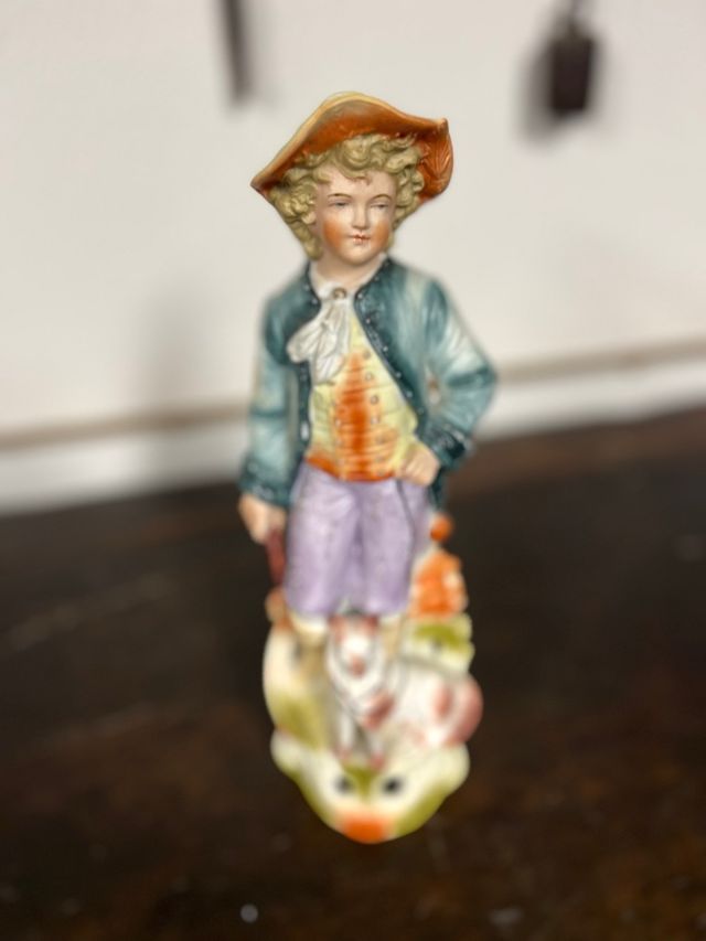 Figura porcelana antigua niño