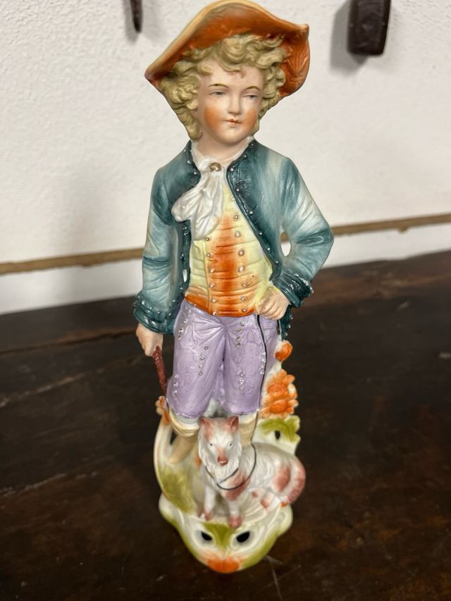 Figura porcelana antigua niño