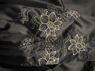 Vestido negro Zara con bordado