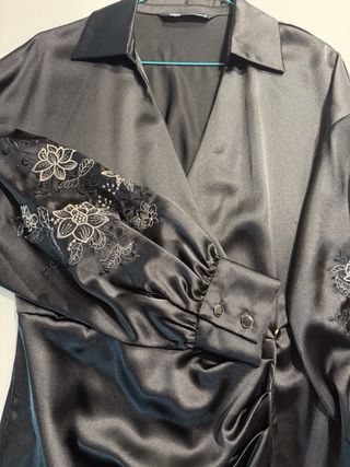 Vestido negro Zara con bordado