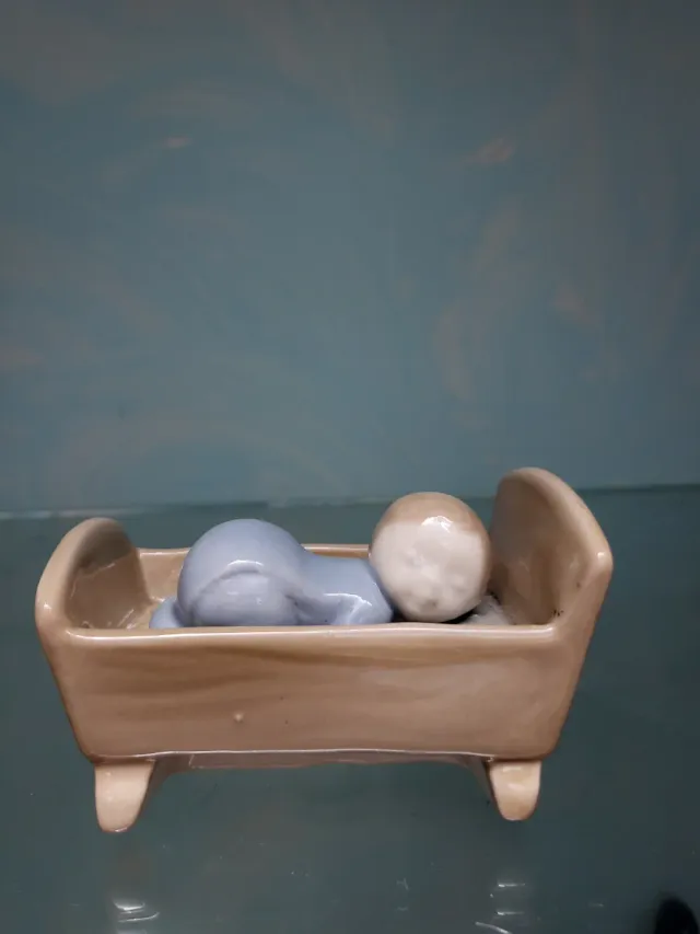 Figura Bebé en Cuna