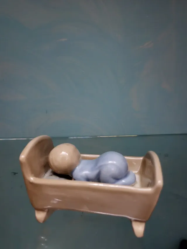 Figura Bebé en Cuna