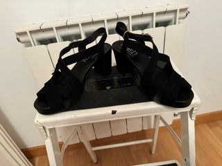 Sandalias Plumers Negras Tacón Medio  vestir