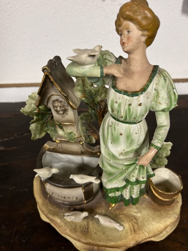 Figura porcelana antigua mujer y pájaros