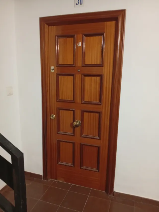 Puerta de entrada madera