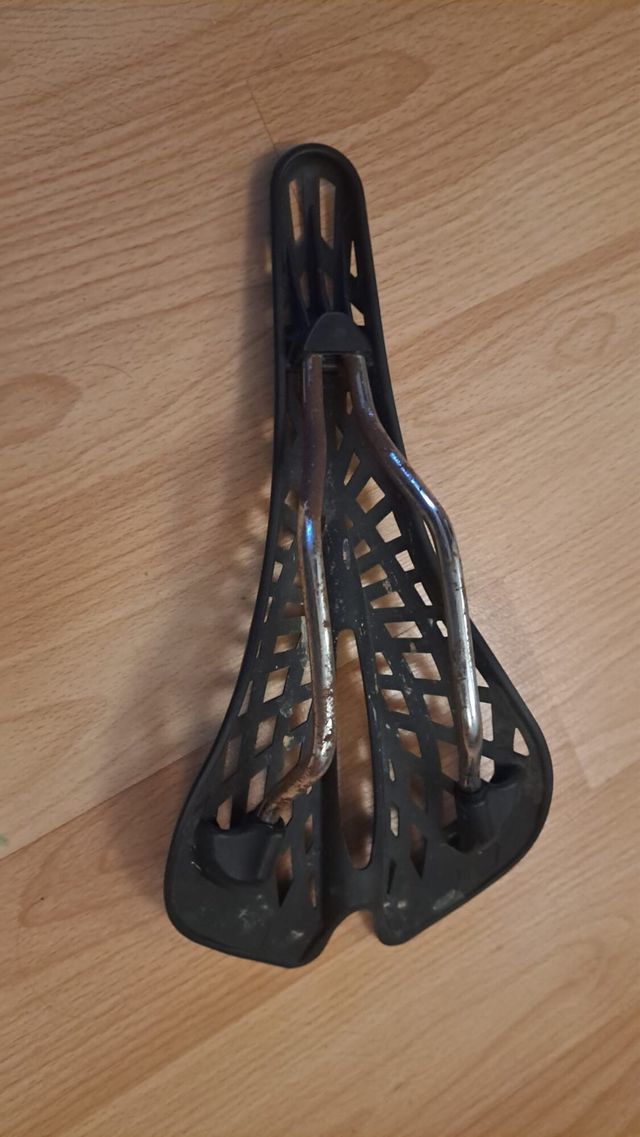 Sillín de bicicleta Vertu negro