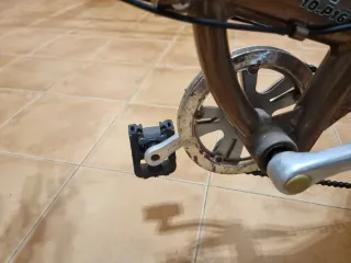 Bicicleta plegable marrón