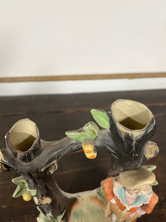 Figura porcelana antigua mujer árbol