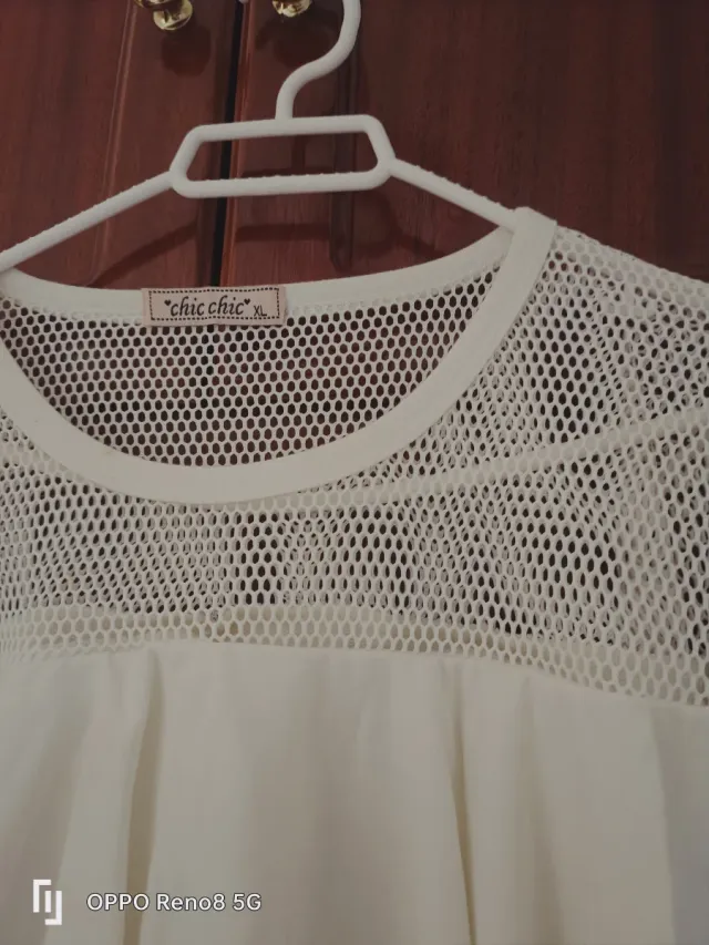 Sudadera blanca con volantes