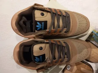 Zapatillas Adidas Beige y Marrón