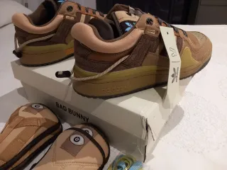 Zapatillas Adidas Beige y Marrón