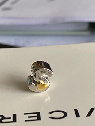 Plata 925 Charm Letra S Corazón Dorado