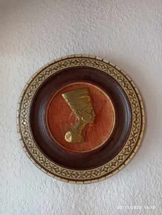 Placa Nefertiti bronce nácar y hueso de 1930