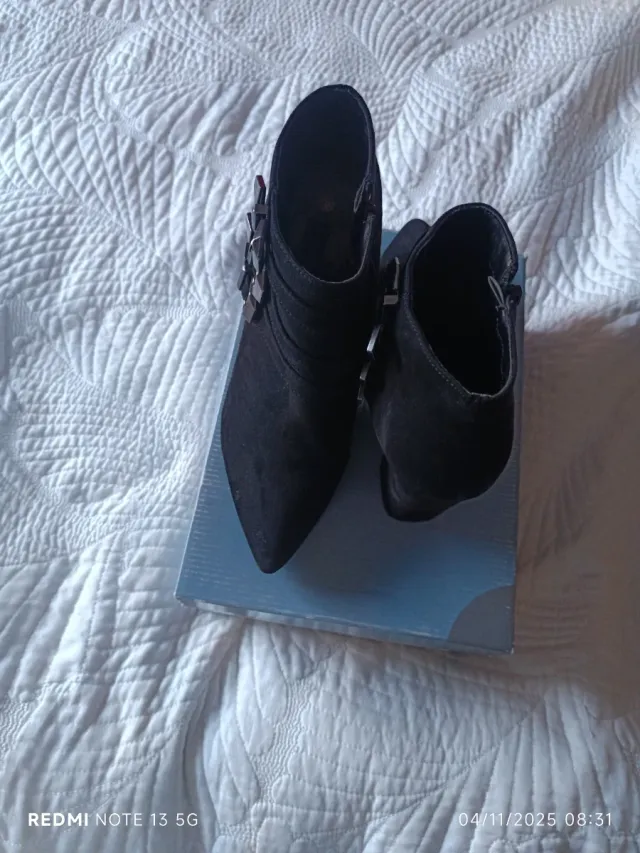 Botas negras mujer con hebillas