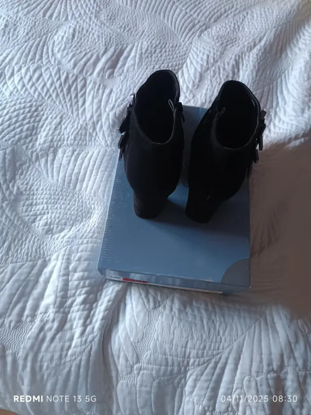 Botas negras mujer con hebillas