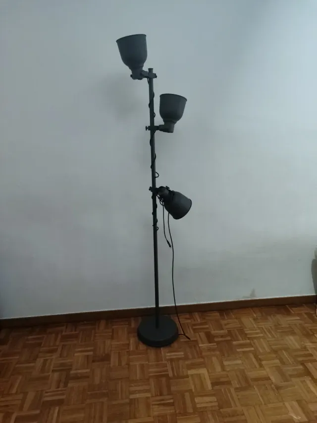 Lámpara de pie IKEA Hectar Gris