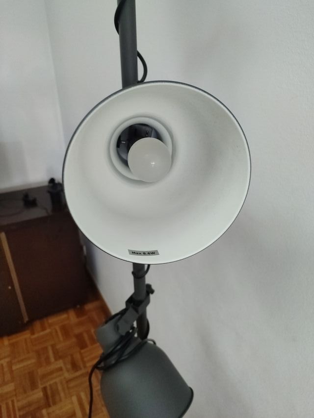 Lámpara de pie IKEA Hectar Gris