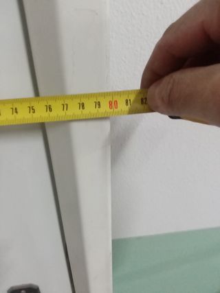 Puerta galvanizada con aislamiento color blanca