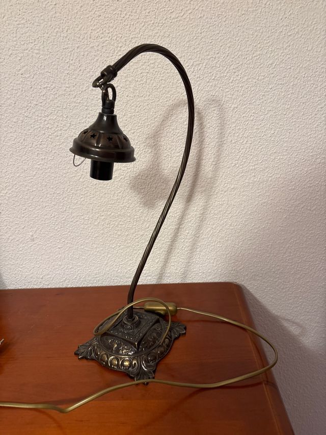 Pie de lámpara metálico decorativo