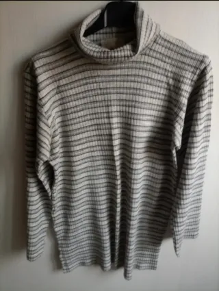 Dolcevita a righe grigio e bianco