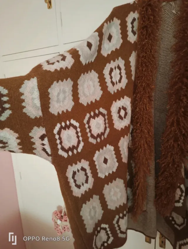 Cárdigan con cuello de pelo