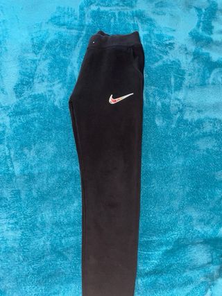 Tuta Nike nera con stampa floreale