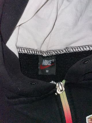 Tuta Nike nera con stampa floreale