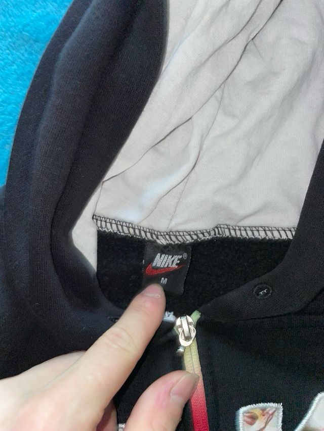 Tuta Nike nera con stampa floreale